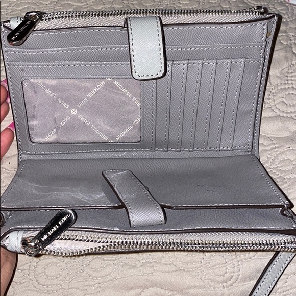 Michael Kors wallet - Picture 3 of 4